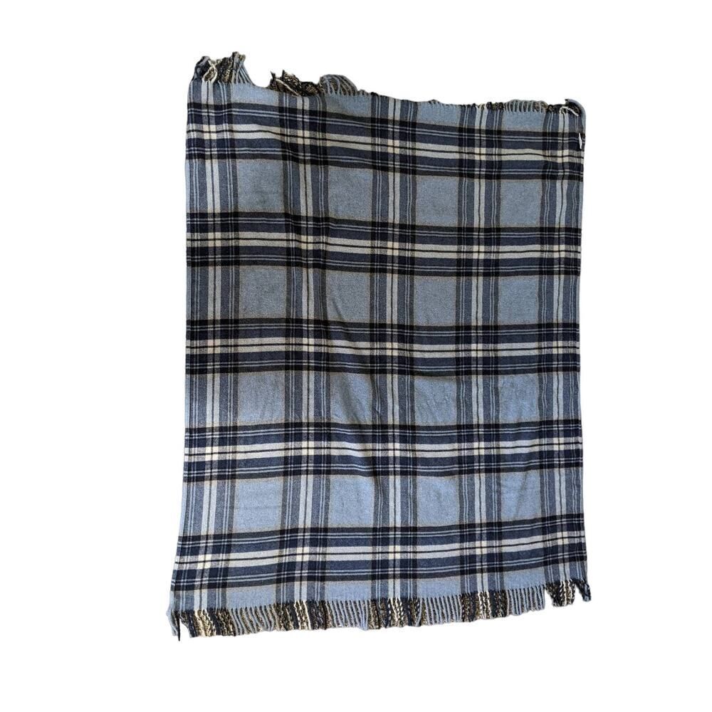 Lambs wool Roca Home Plaid Throw Blanket Blue Blend Fringe LN/NWOT - Picture 4 of 8